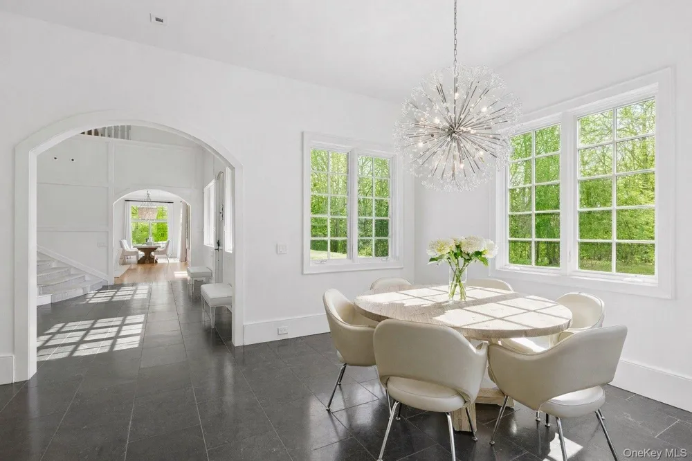 123 Abrahams Path East Hampton, NY 11937