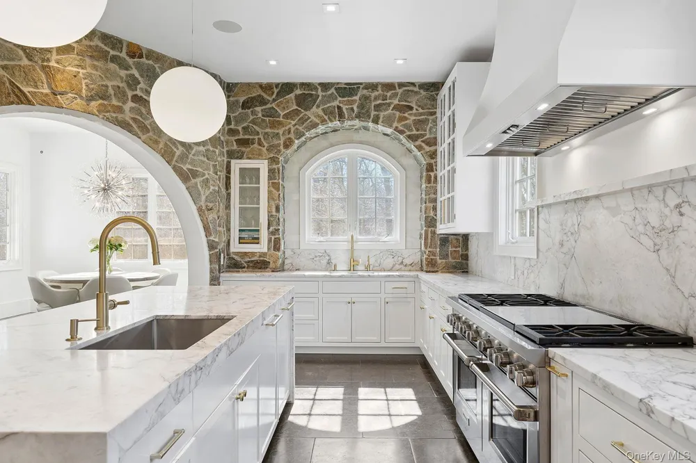 123 Abrahams Path East Hampton, NY 11937