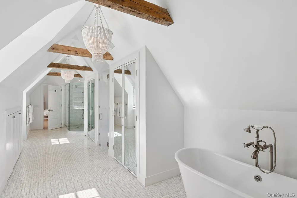 123 Abrahams Path East Hampton, NY 11937