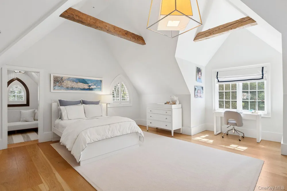 123 Abrahams Path East Hampton, NY 11937