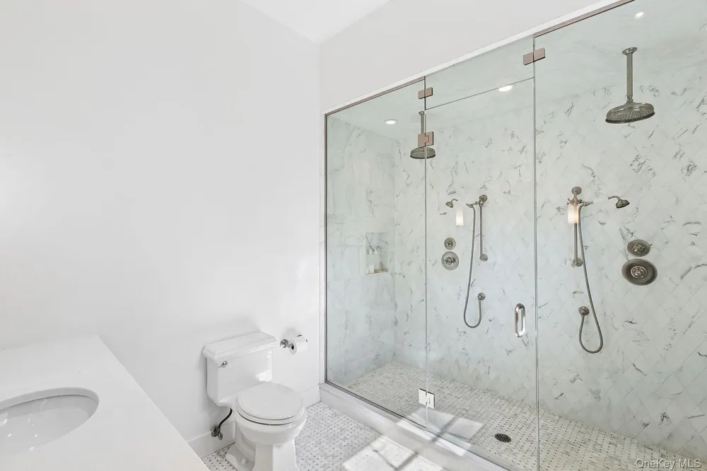 123 Abrahams Path East Hampton, NY 11937