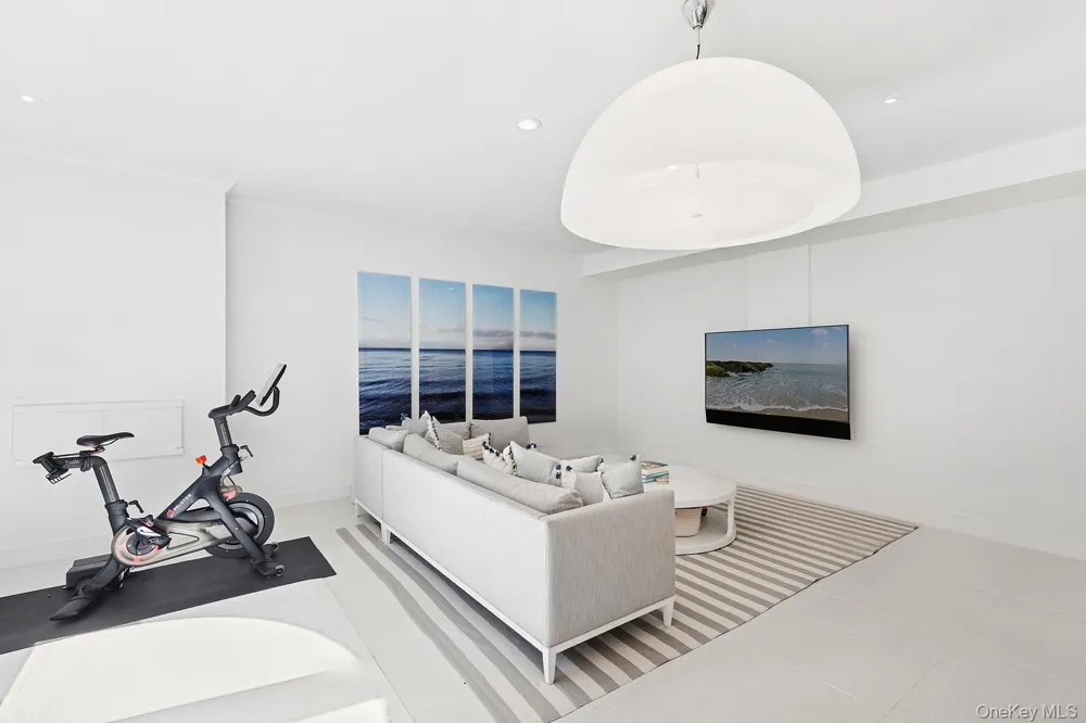 123 Abrahams Path East Hampton, NY 11937
