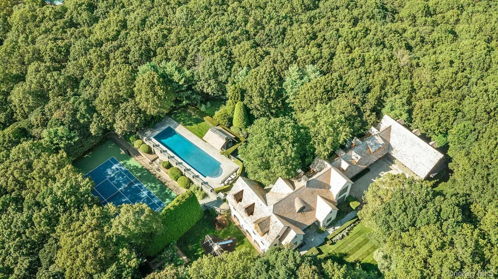 123 Abrahams Path East Hampton, NY 11937