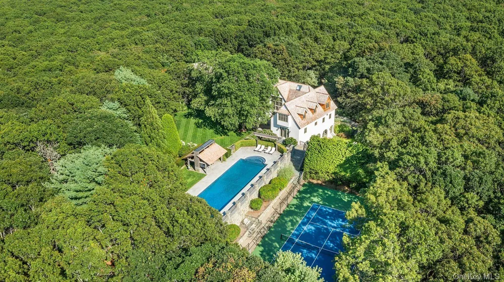 123 Abrahams Path East Hampton, NY 11937