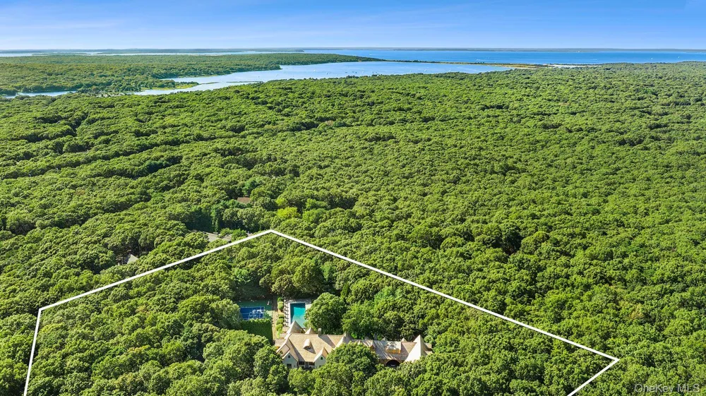 123 Abrahams Path East Hampton, NY 11937