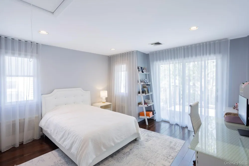219-26 Peck Avenue Hollis Hills, NY 11427
