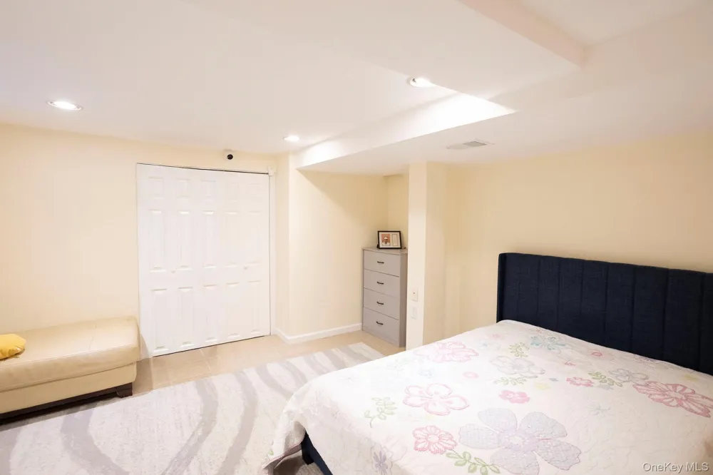 219-26 Peck Avenue Hollis Hills, NY 11427