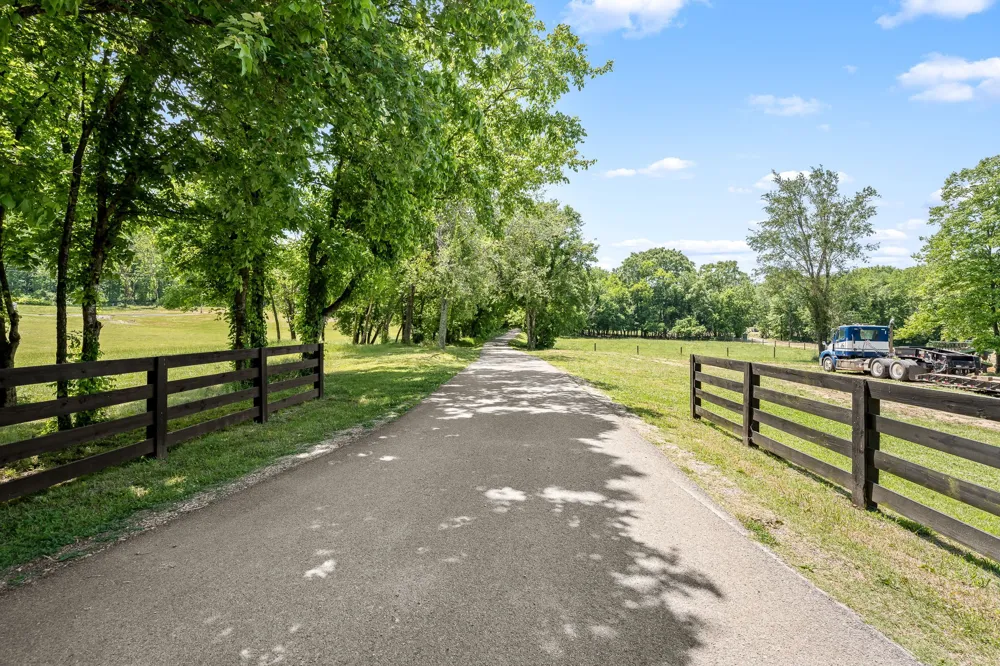 4303 Moore Ln Culleoka, TN 38451