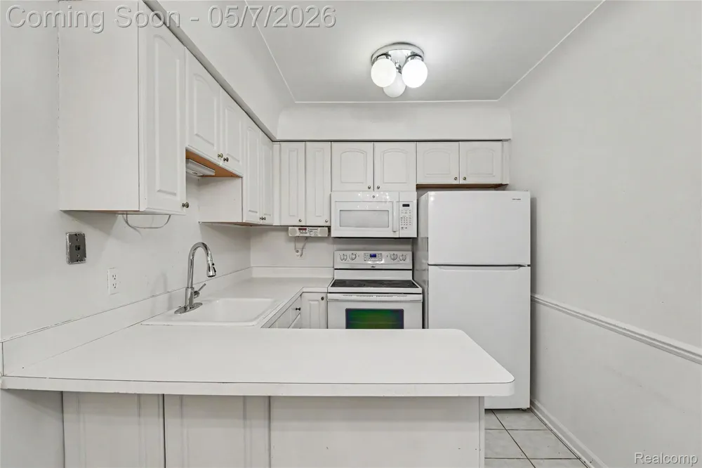 995 Cass Lake Road #144 Waterford Charter Township, MI 48328