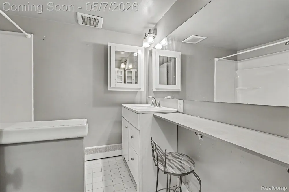 995 Cass Lake Road #144 Waterford Charter Township, MI 48328
