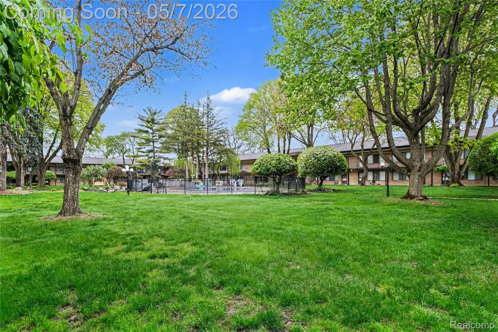 995 Cass Lake Road #144 Waterford Charter Township, MI 48328