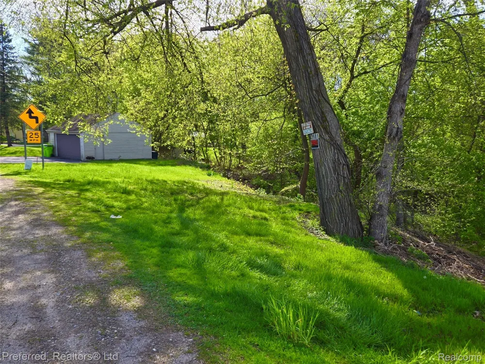 9691 Elizabeth Lake Road White Lake Charter Township, MI 48386