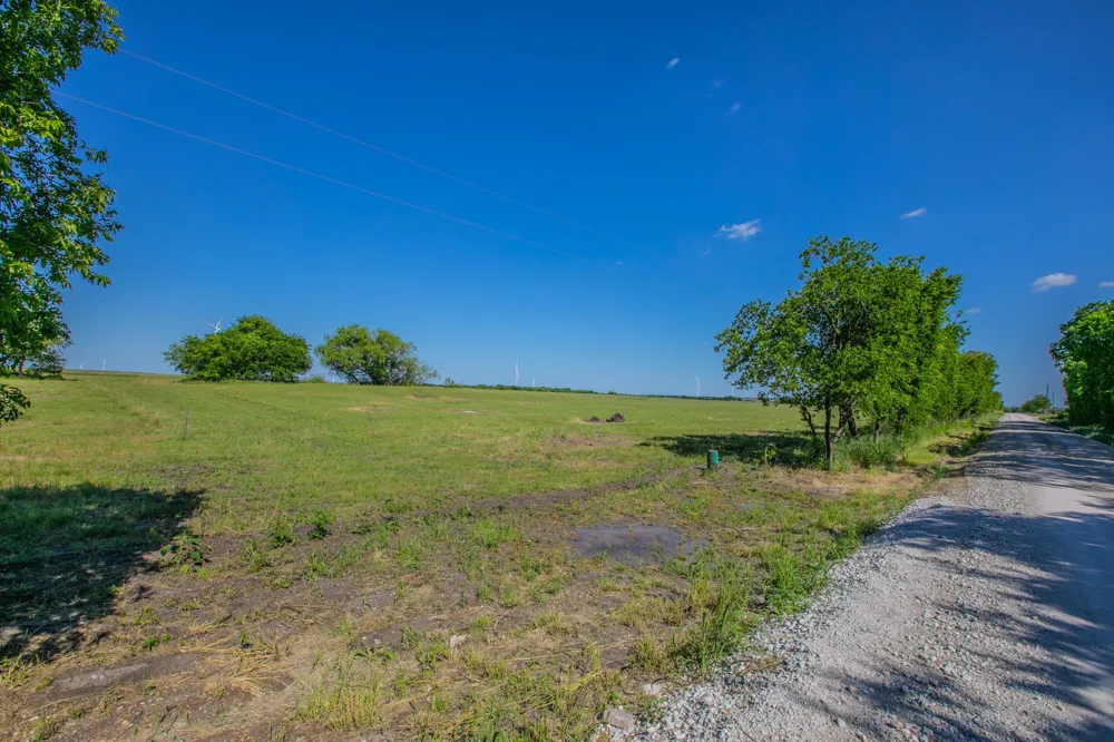 958 county Road 3254 Mount Calm, TX 76673