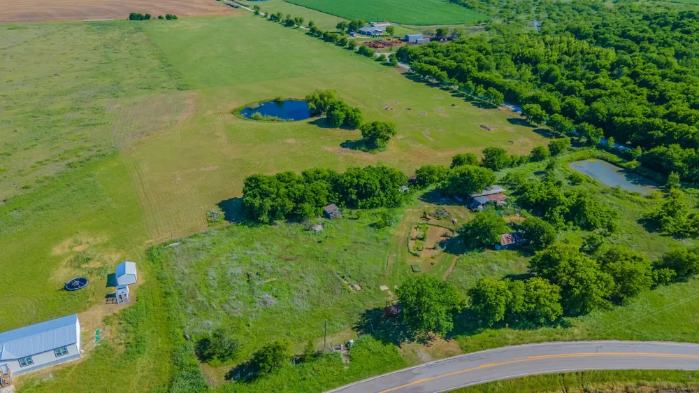 958 county Road 3254 Mount Calm, TX 76673