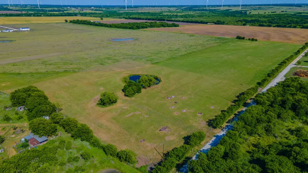 958 county Road 3254 Mount Calm, TX 76673