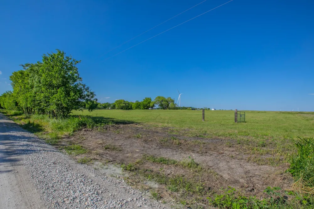 958 county Road 3254 Mount Calm, TX 76673