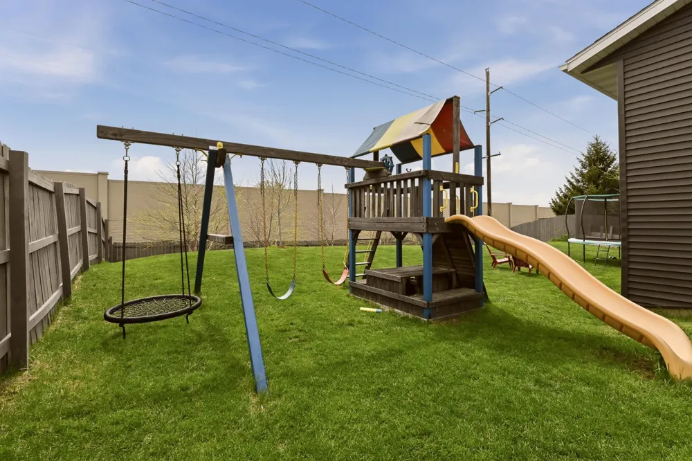 635 Strafford Drive Zumbrota, MN 55992