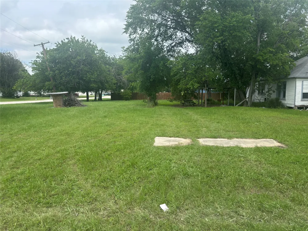 305 3rd Street Coolidge, TX 76693