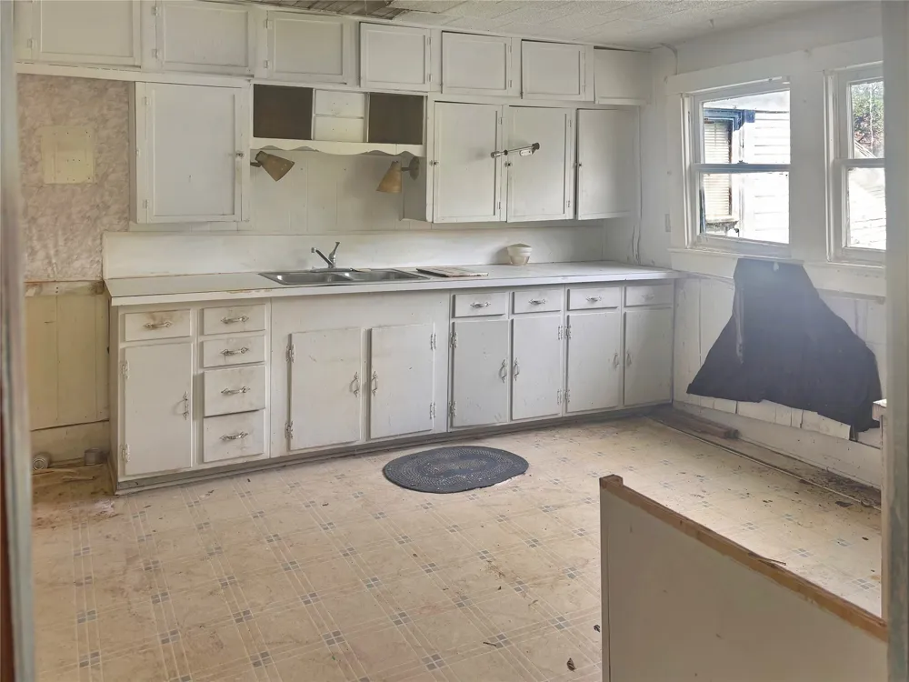 305 3rd Street Coolidge, TX 76693