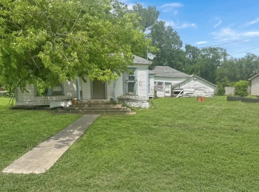 305 3rd Street Coolidge, TX 76693