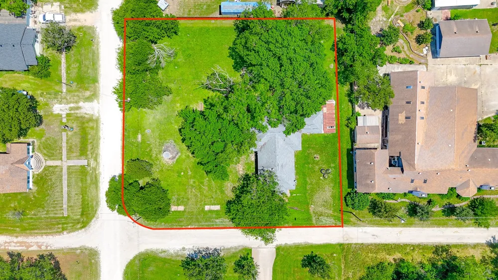 305 3rd Street Coolidge, TX 76693