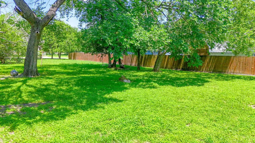 305 3rd Street Coolidge, TX 76693