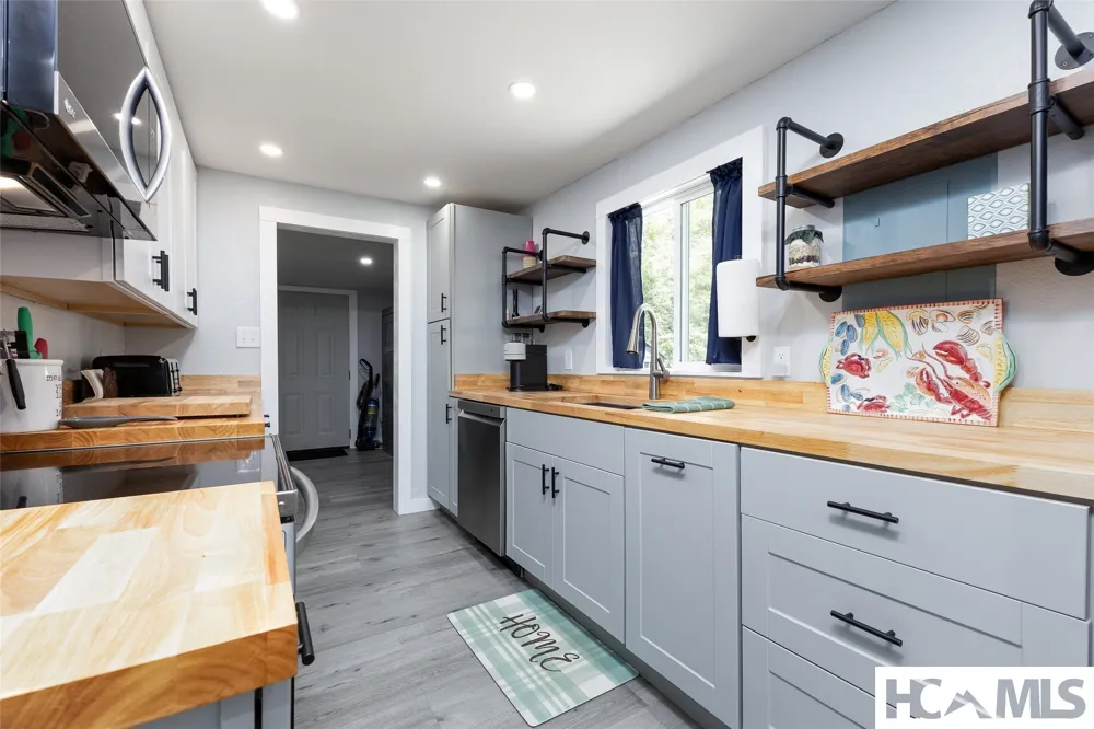 26 Weasel Way Sapphire, NC 28774
