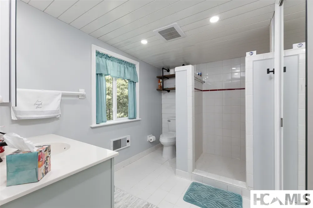 26 Weasel Way Sapphire, NC 28774