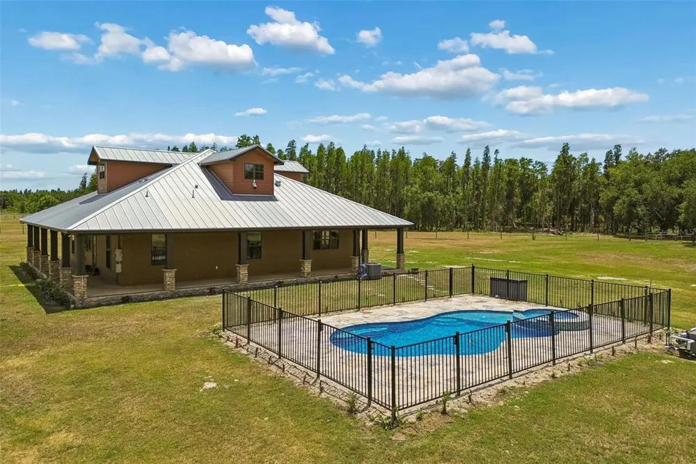 41451 NIPPER ROAD Zephyrhills, FL 33540