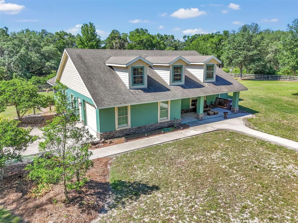 3325 S HWY 314A Ocklawaha, FL 32179