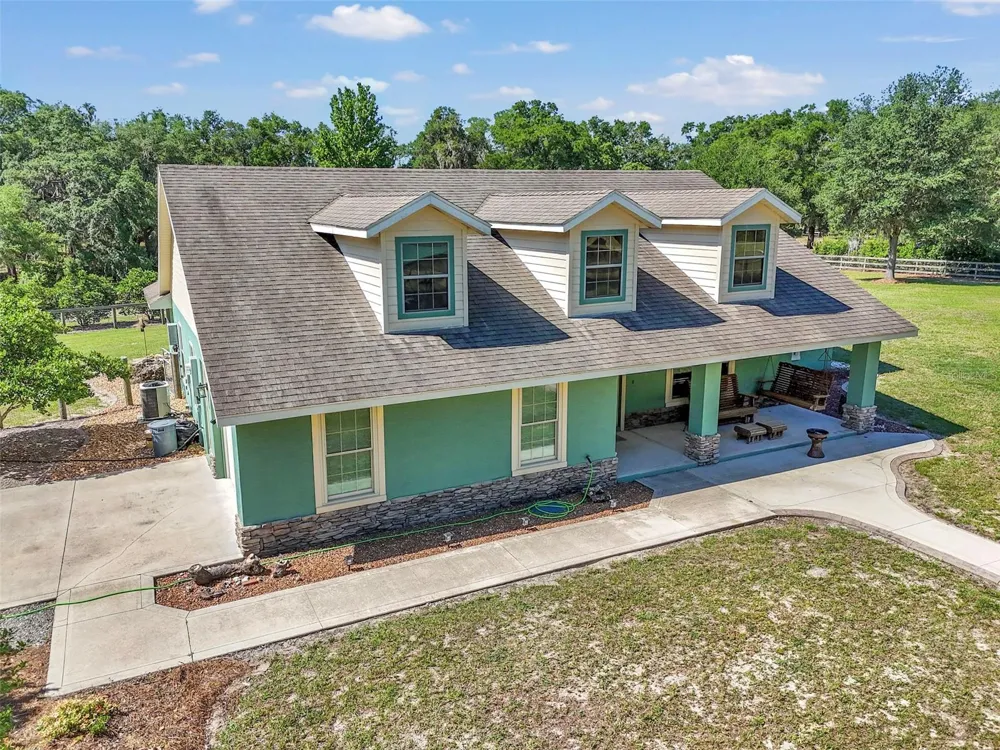 3325 S HWY 314A Ocklawaha, FL 32179