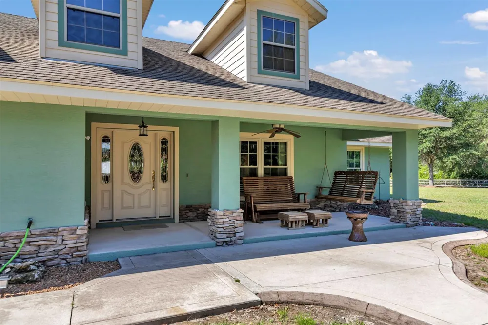 3325 S HWY 314A Ocklawaha, FL 32179