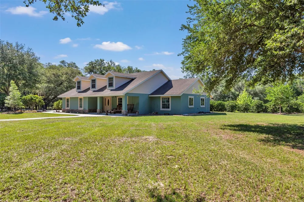 3325 S HWY 314A Ocklawaha, FL 32179
