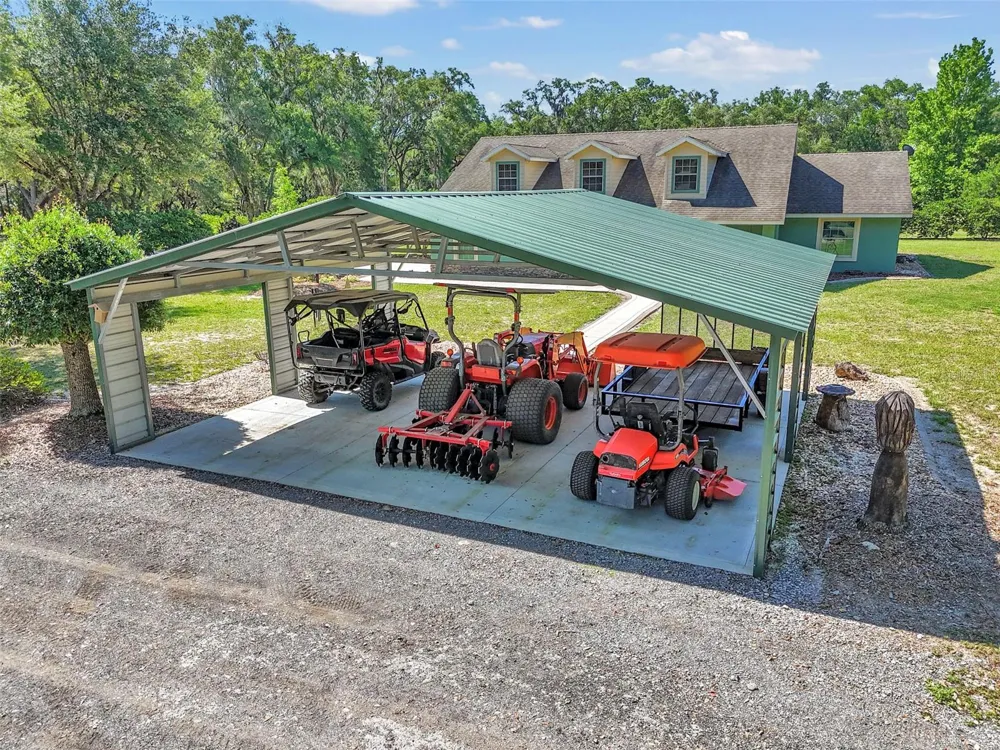3325 S HWY 314A Ocklawaha, FL 32179