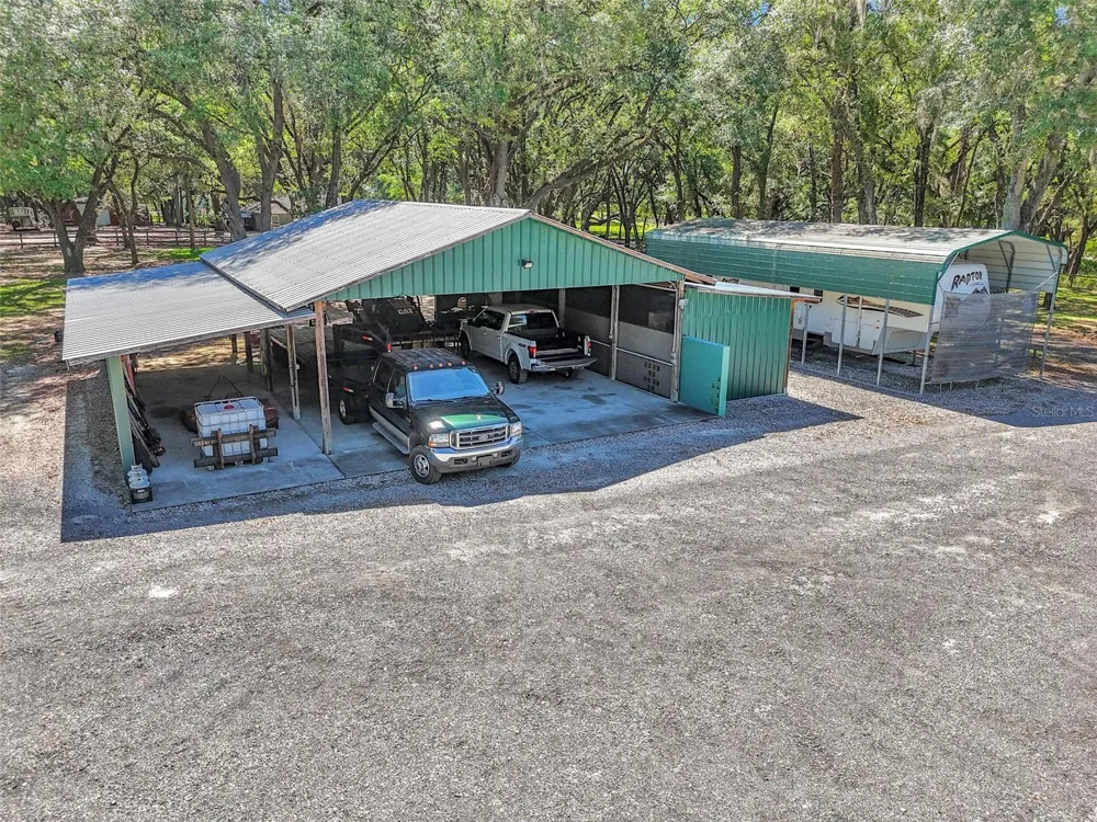 3325 S HWY 314A Ocklawaha, FL 32179