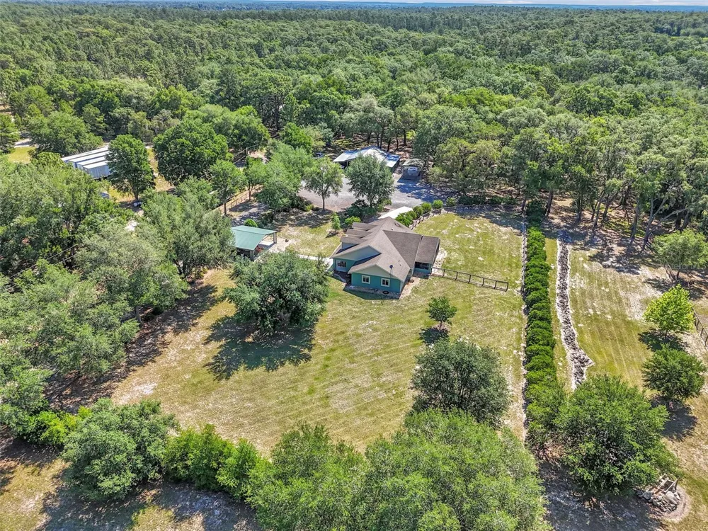 3325 S HWY 314A Ocklawaha, FL 32179