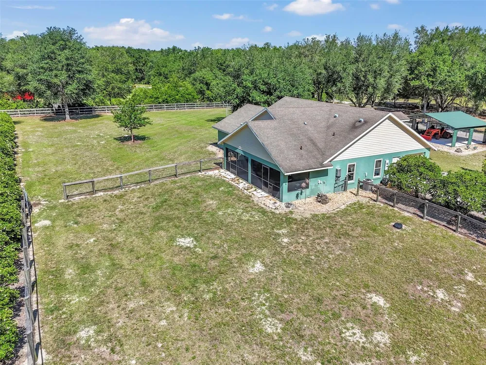 3325 S HWY 314A Ocklawaha, FL 32179