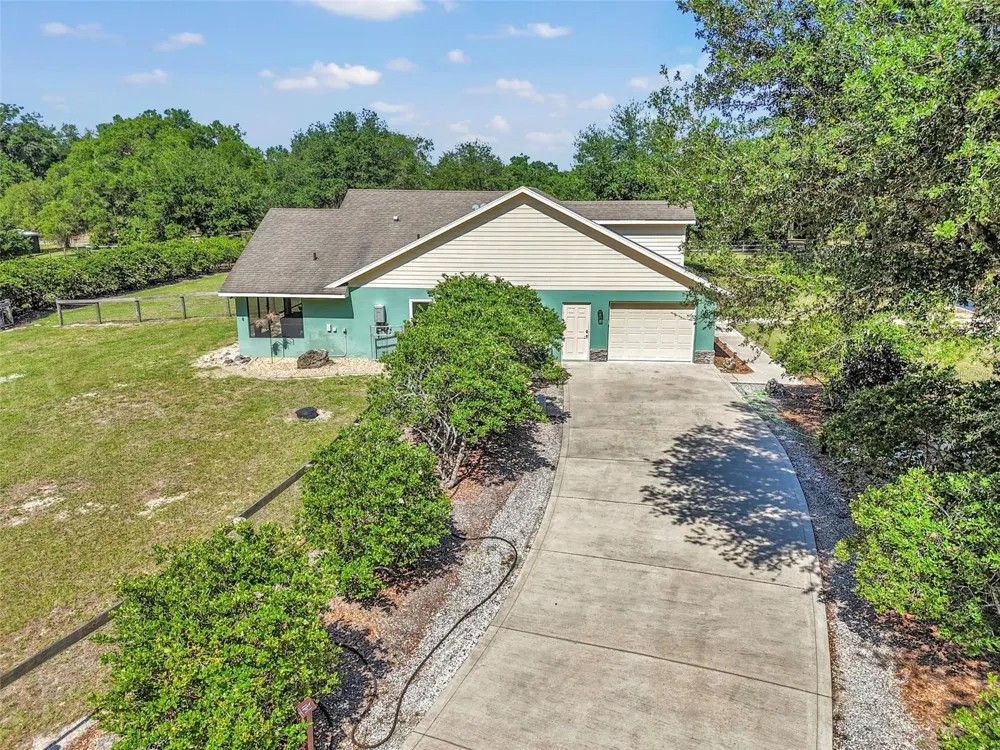 3325 S HWY 314A Ocklawaha, FL 32179