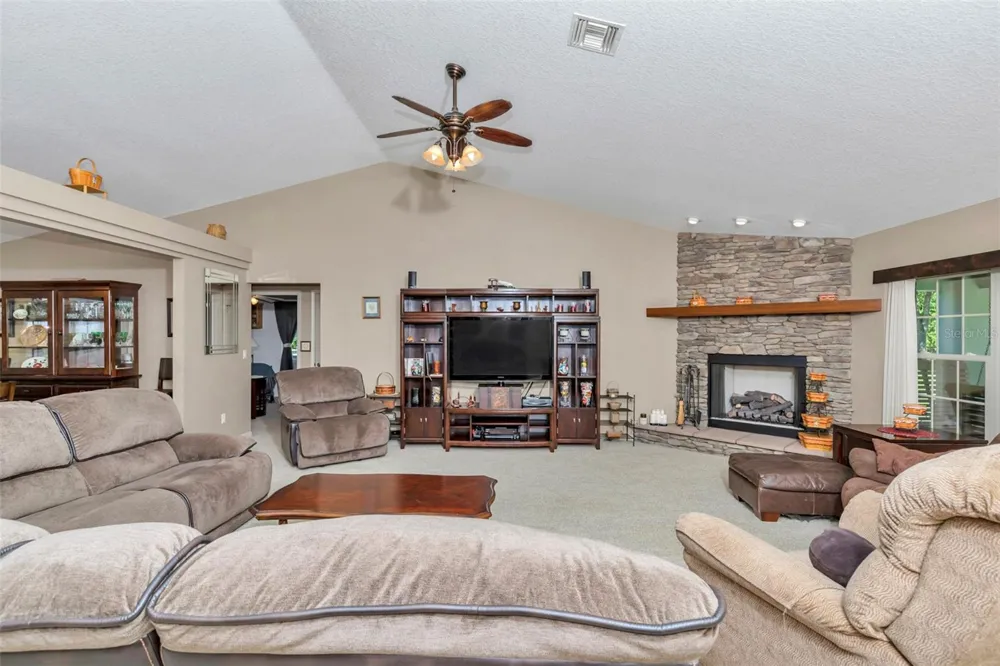 3325 S HWY 314A Ocklawaha, FL 32179