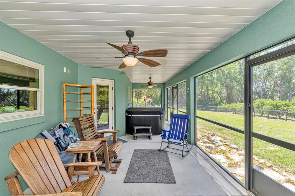 3325 S HWY 314A Ocklawaha, FL 32179