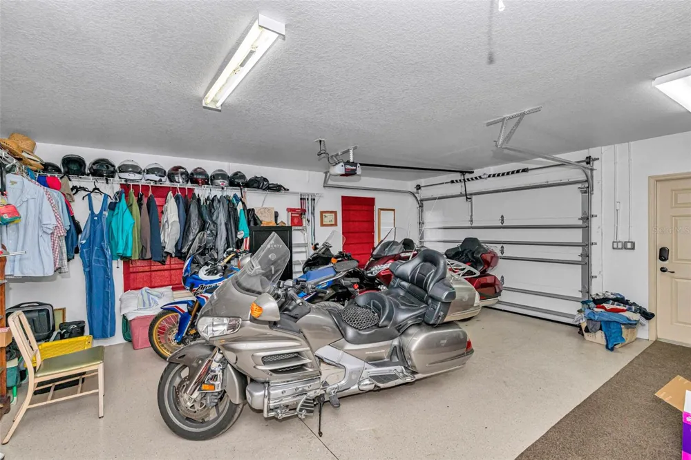 3325 S HWY 314A Ocklawaha, FL 32179