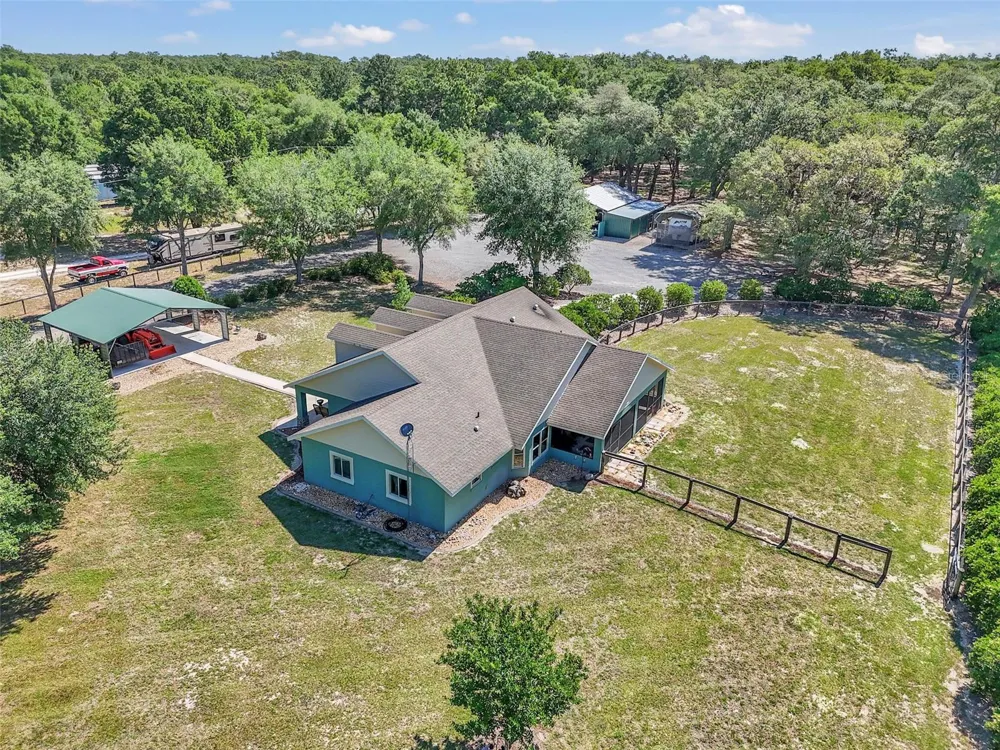 3325 S HWY 314A Ocklawaha, FL 32179