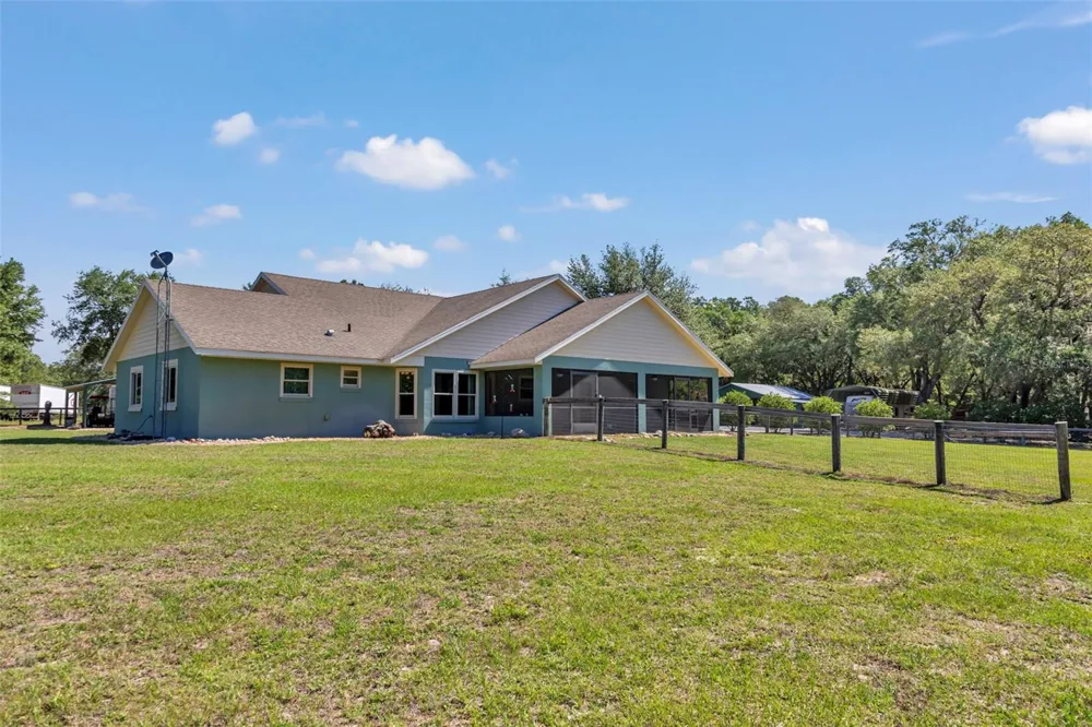 3325 S HWY 314A Ocklawaha, FL 32179