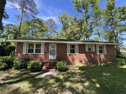731 Hillcrest Drive