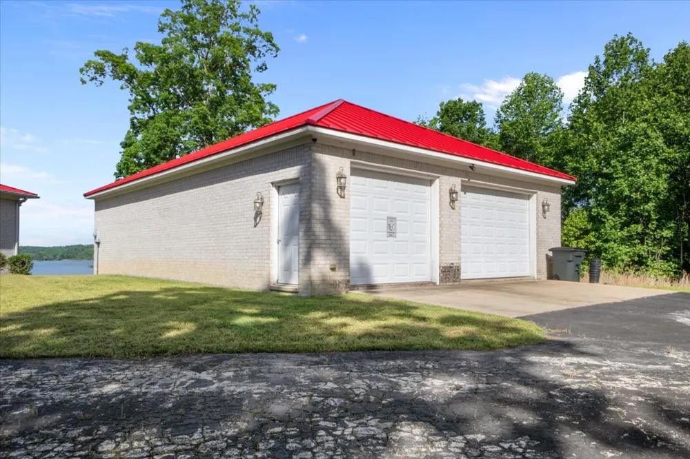 867 River Oaks Dr Big Sandy, TN 38221