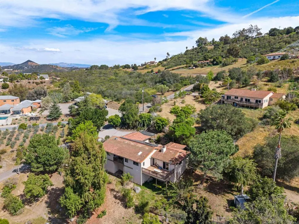 9549 Vista Aleta Valley Center, CA 92082