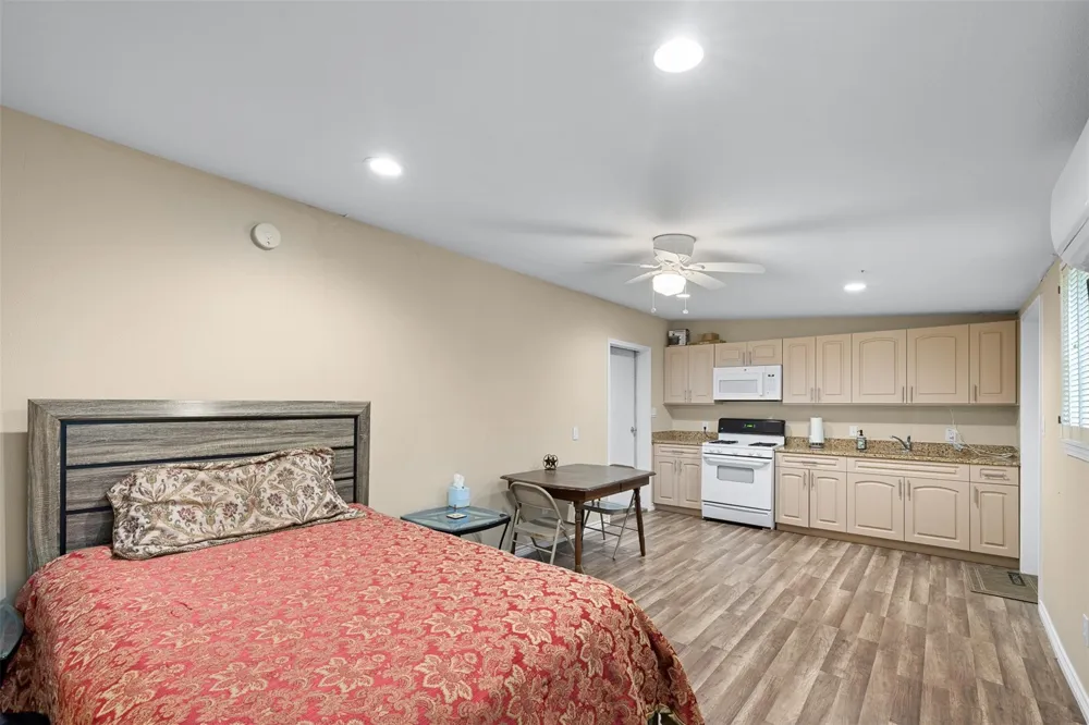 11846 Prairie Hill Drive Hearne, TX 77859