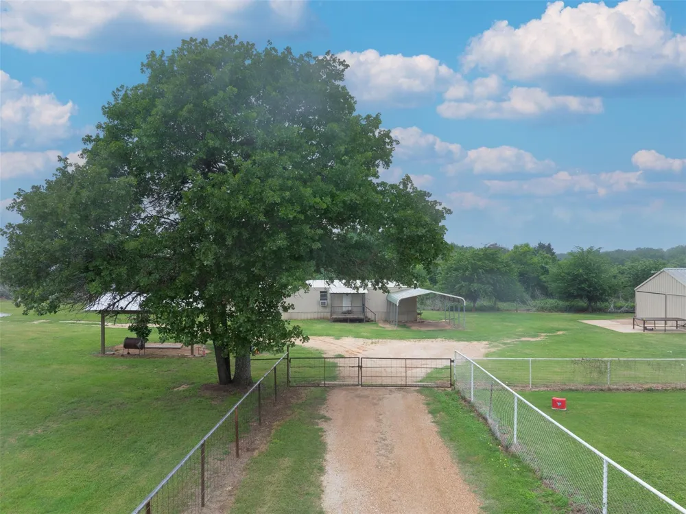 11846 Prairie Hill Drive Hearne, TX 77859
