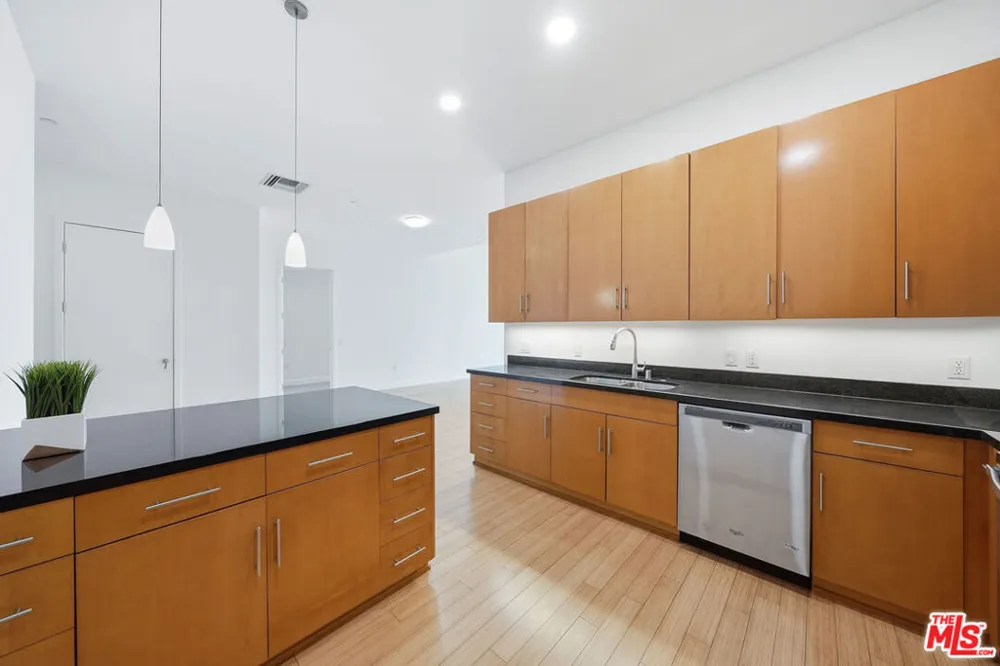 3223 W 6th Street #605 Los Angeles, CA 90020