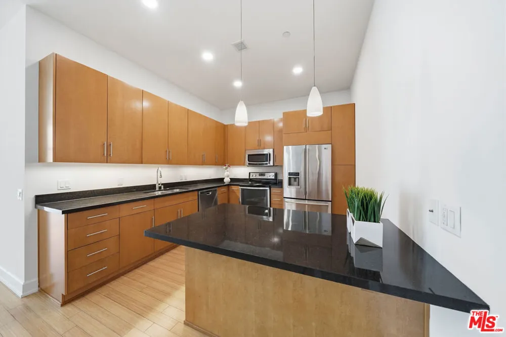 3223 W 6th Street #605 Los Angeles, CA 90020